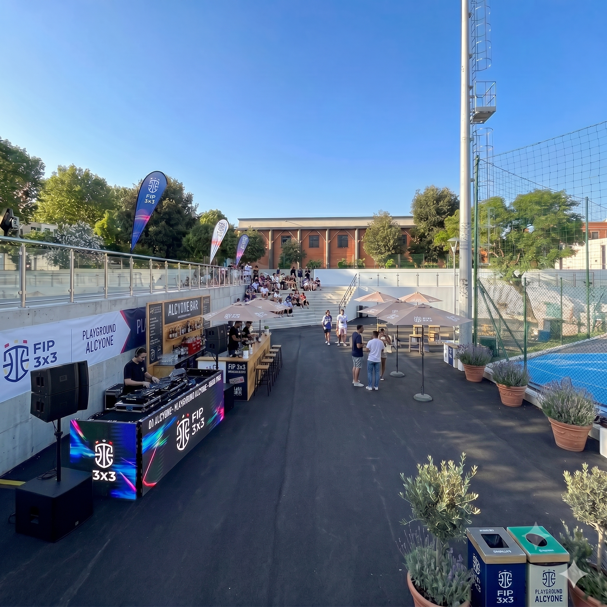 Intrattenimento e bar — DJ set, Alcyone Bar e area relax con tribune